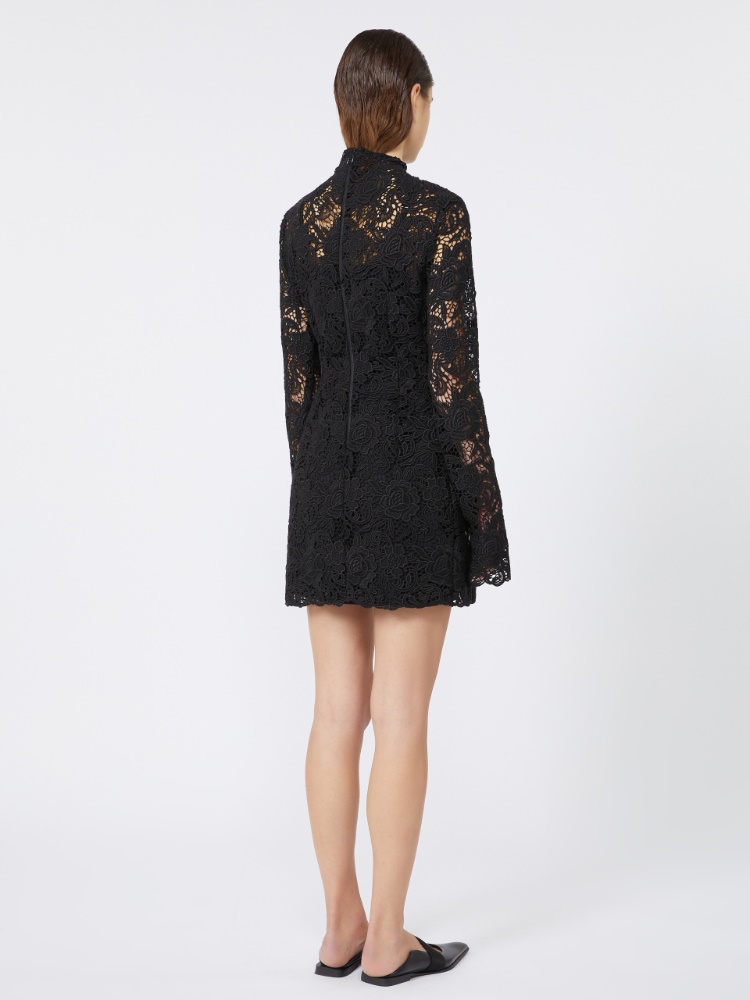 Трикотажное платье