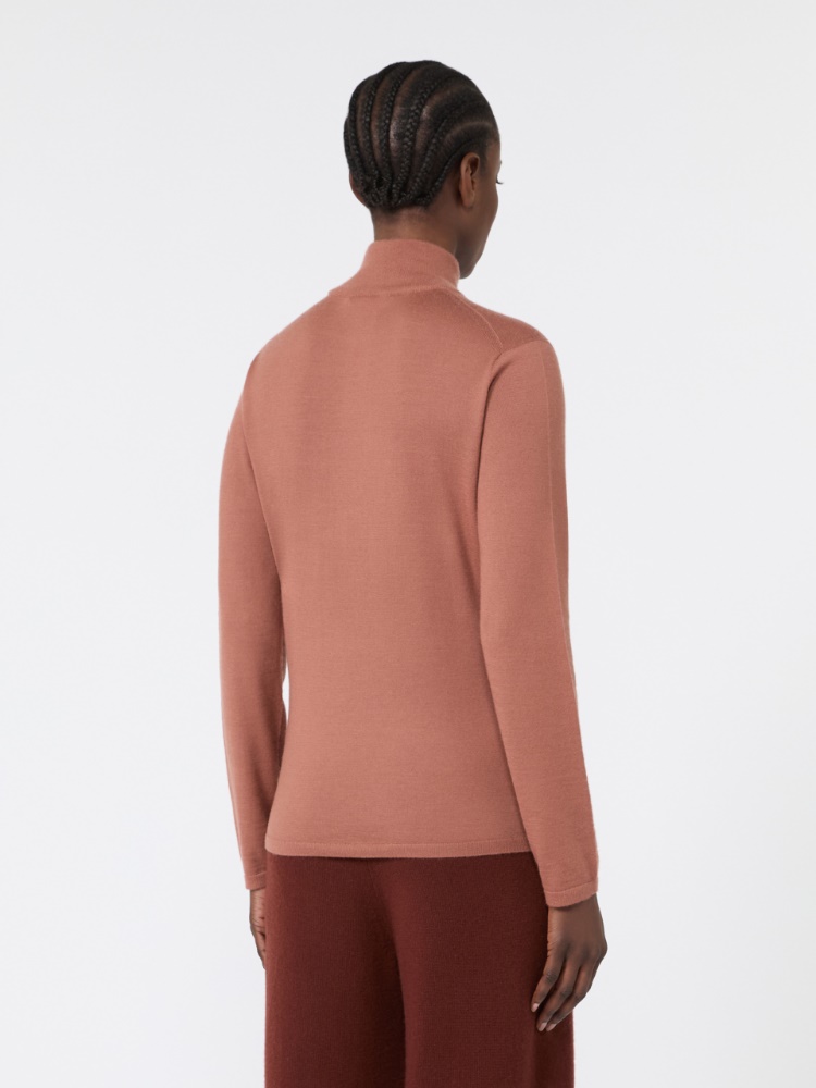 Свитер